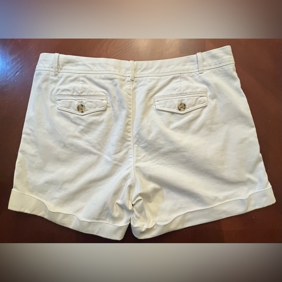 Banana Republic Women’s City Chino Shorts Size 14 NWOT - Picture 2 of 5